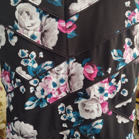 WHBM Layered Look Floral Tank - Picture 4 of 7